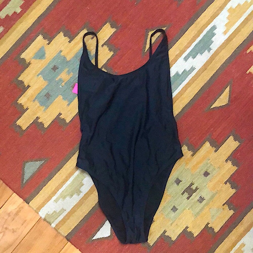 Hi-cut, Low Back Classic Black Bathing Suit L
